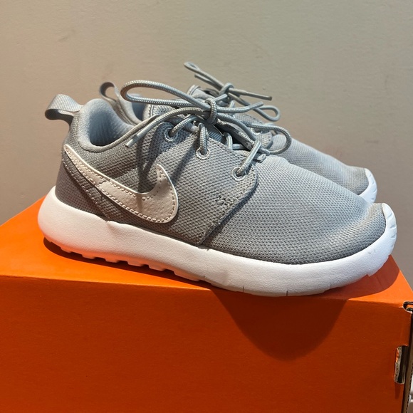 Kids Nike Roshe One - Picture 1 of 5